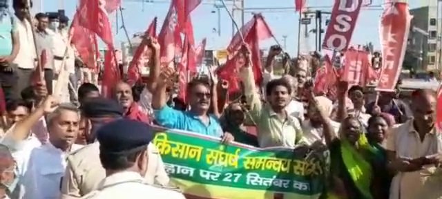 भारत बंद का महागठबंधन ने किया समर्थन, इन शहरों में रोकी गई ट्रेन 1 22Scope News darbhanga 1 22Scope News