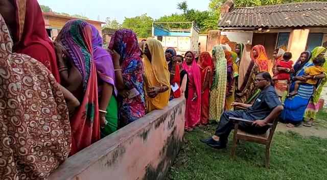 बिहार पंचायत चुनाव : मतदाताओं में उत्साह, जानिए तीसरे चरण में कितने उम्मीदवार हैं मैदान में