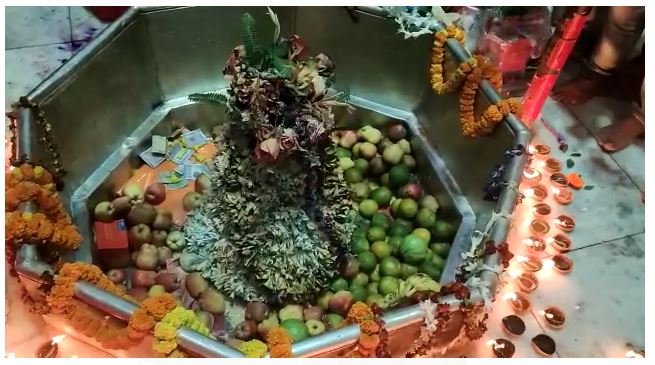देव दिवाली पर बाबा गरीब नाथ धाम का महाश्रृंगार, 4100 दीप से सजा बाबा मंदिर