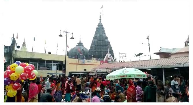 कार्तिक पूर्णिमा पर श्रद्धालुओं का उमड़ा जनसैलाब