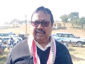 एकलव्य विद्यालय की बाउंड्री मामला -कटघरे में देव कुमार धान