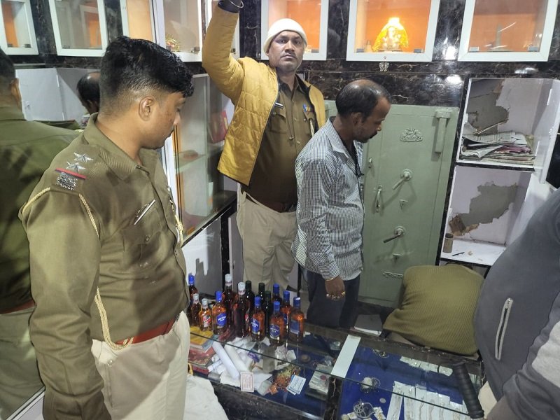 बिहारगाथा- सोने-चांदी की तिजोरियों में भरा मिला विदेशी शराब | 22Scope News Liquor 01 1 22Scope News