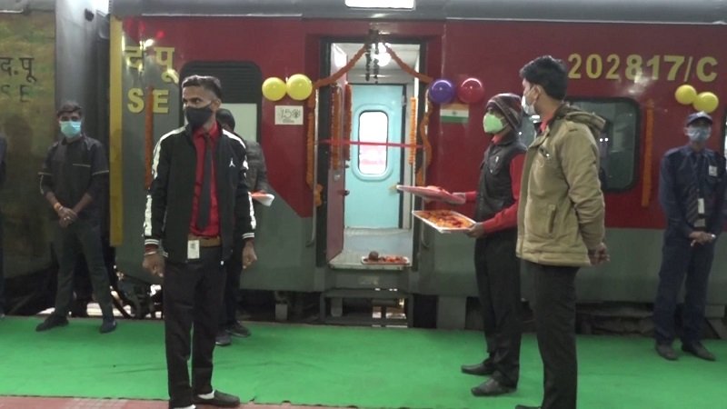 केंद्र सरकार ने श्रद्धालुओं को दी बड़ी सौगात, कम पैसे में कर सकेंगे पारा शिक्षकों का मानदेय 50% तक बढ़ेगा