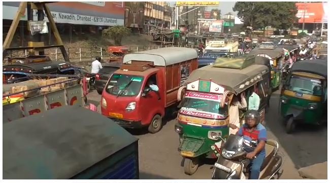 फ्लाईओवर निर्माण के लिए डीसी ने संयुक्त टीम के साथ किया निरीक्षण | 22Scope News dhanbad DC 2 22Scope News