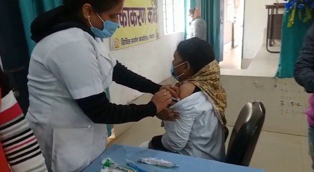 कोरोना वैक्सीन की बूस्टर डोज शुरू, बिहार-झारखंड के कई जिलों में लोगों को लगे टीके | 22Scope News nawada 22Scope News