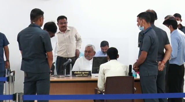 Bihar Janta Darbar : फरियादी की किस बात पर CM Nitish ने चीफ सेक्रेटरी को बुलाया, जानिए क्या है पूरा मामला