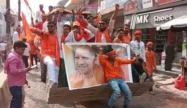 रामनवमी की झांकी में दिखी कश्मीर फाइल्स और बुलडोजर बाबा की झलक
