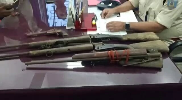 Sahibganj: नेशनल संथाल लिबरेशन आर्मी के सरगना गिरफ्तार, भारी मात्रा में हथियार बरामद | 22Scope News National Santhal Liberation Army1 22Scope News