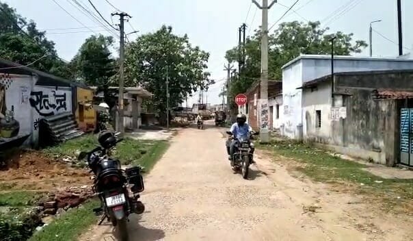 धनबाद के इस क्षेत्र में 3 साल से नहीं है ट्रांसफार्मर, आंदोलन के मूड में लोग 3 22Scope News bijli1 22Scope News