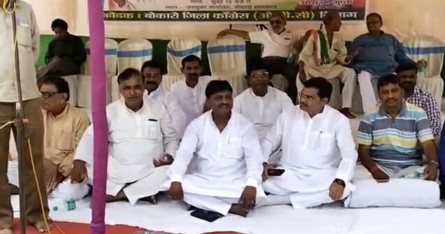 झारखंड में भी उठने लगी जातीय जनगणना की मांग, कांग्रेसियों ने दिया धरना झारखंड में भी उठने लगी जातीय जनगणना की मांग, कांग्रेसियों ने दिया धरना