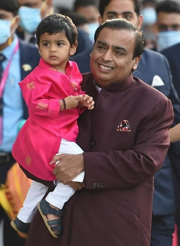 अंबानी परिवार की होने वाली बहू ने दी ‘अरंगेत्रम’ की प्रस्तुति, मुकेश और नीता अंबानी ने की कार्यक्रम की मेजबानी