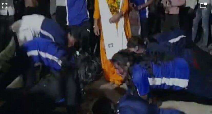 सहेली बनी 'दारोगा' तो बीच सड़क पर पुश अप करने लगी सहेलियां | 22Scope News Daroga 2 22Scope News