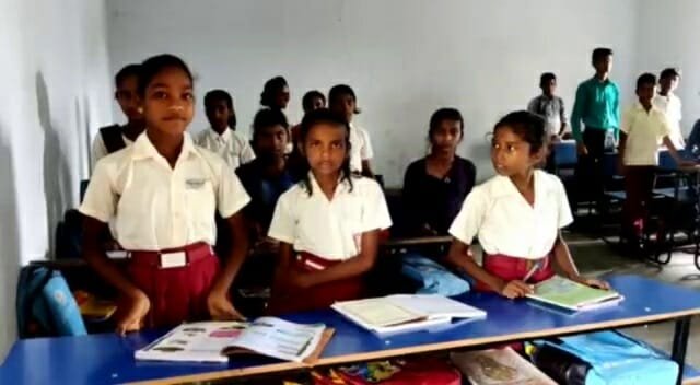 Bokaro: मध्य विद्यालय को उर्दू स्कूल बना देने लगे शुक्रवार को छुट्टी | 22Scope News school1 22Scope News