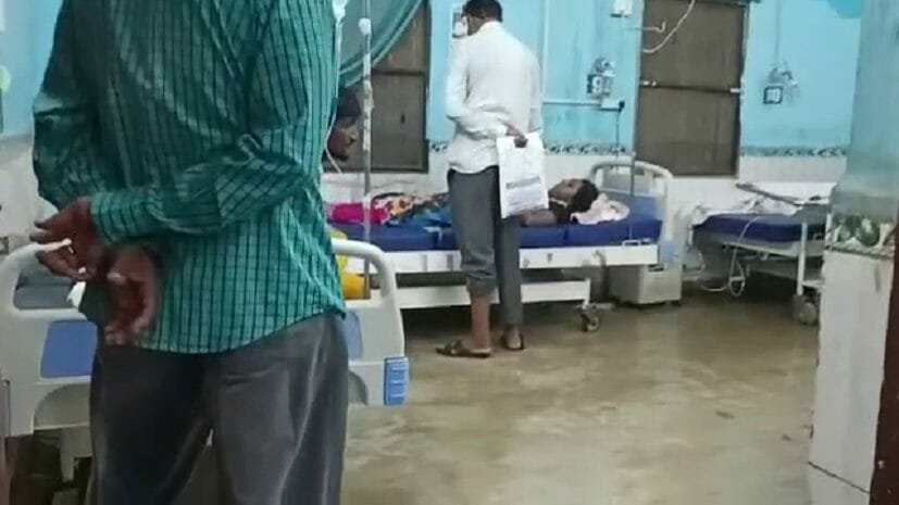 गोपालगंज: अस्पताल में पानी, पानी में मरीज ! 2 22Scope News gopalganj 2 22Scope News