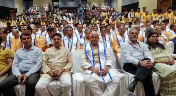 IIT-ISM का 41 वां दीक्षांत समारोह, राज्यपाल ने गोल्ड मेडलिस्ट को किया सम्मानित 2 22Scope News iit ism1 1 22Scope News