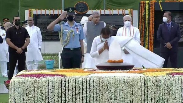 वाजपेयी की पुण्यतिथि: अटल समाधि स्थल पर राष्ट्रपति, उपराष्ट्रपति, पीएम मोदी समेत कई नेताओं ने दी श्रद्धांजलि | 22Scope News modi 1 22Scope News