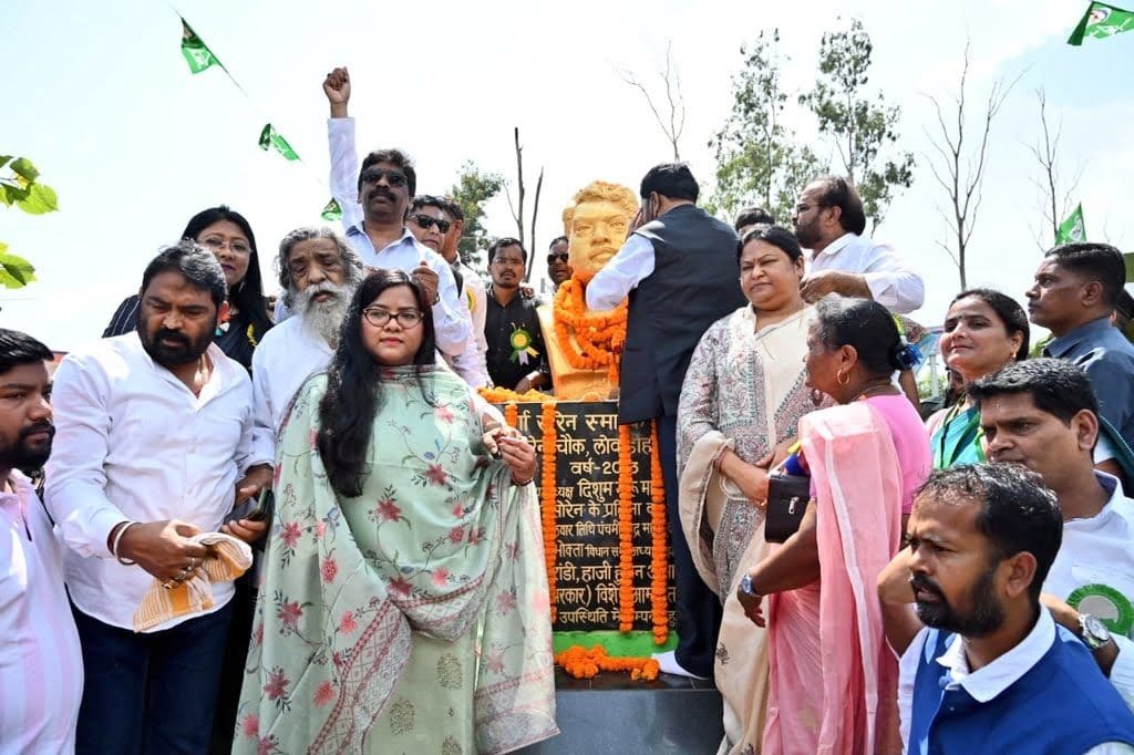 दुर्गा सोरेन की जयंती: सोरेन परिवार ने किया याद, हेमंत बोले- लंबे संघर्ष के बाद मिला झारखंड | 22Scope News durga soren12 22Scope News