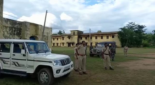 दोस्ती करो नहीं तो स्कूल से उठा लेंगे... ओरमांझी में छात्राओं को धमकाने वाला चार गिरफ्तार दोस्ती करो नहीं तो स्कूल से उठा लेंगे... ओरमांझी में छात्राओं को धमकाने वाला चार गिरफ्तार