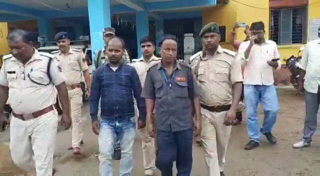 Kishanganj: SIS कैश वैन से 2.3 करोड़ की लूट, बंगाल सीमा के पास की घटना 1 22Scope News sis vin arrest 22Scope News