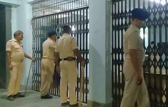 Patna News: वार्ड पार्षद असफर अहमद गिरफ्तार, थाने में जाकर पुलिस को धमकाने का आरोप Patna News: वार्ड पार्षद असफर अहमद गिरफ्तार, थाने में जाकर पुलिस को धमकाने का आरोप