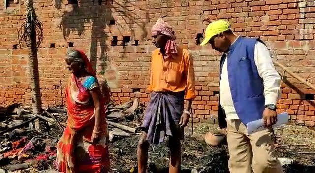 औरंगाबाद: आग लगने से लाखों की संपत्ति जलकर हुआ राख औरंगाबाद: आग लगने से लाखों की संपत्ति जलकर हुआ राख