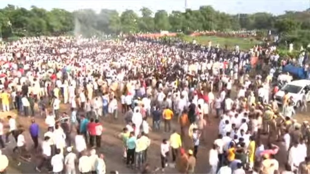 अनंत यात्रा पर मुलायम, नम आंखों से दी गई विदाई
