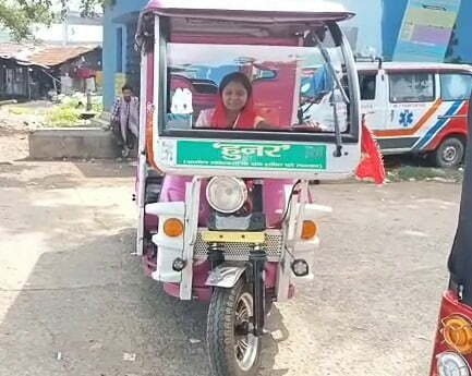 Pakur: पिंक ऑटो चलाकर महिलाएं बन रहीं आत्मनिर्भर | 22Scope News pink auto 22Scope News