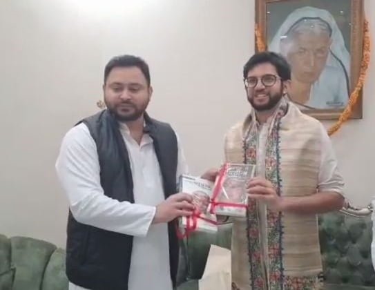 ये नये दौर में नई पीढ़ी की नई सियासत है..