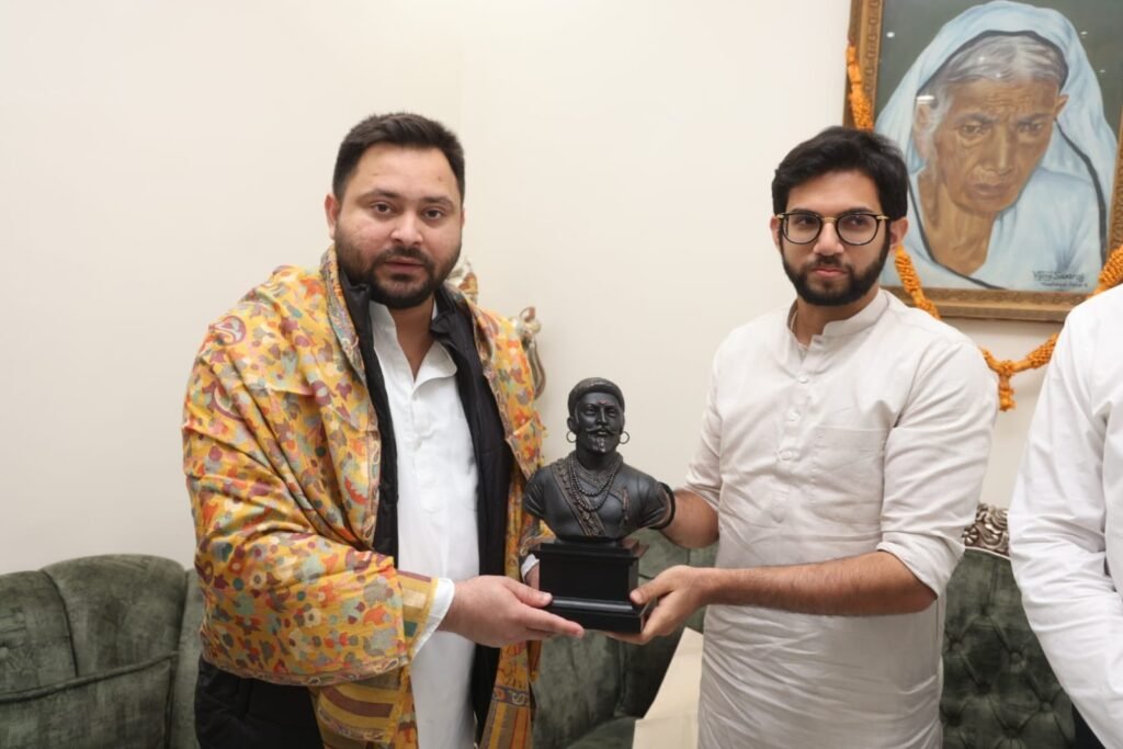 ये नये दौर में नई पीढ़ी की नई सियासत है..
