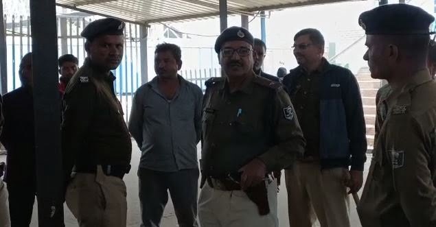 पटना में तत्काल टिकट के लिए युवक को मारी गोली पटना में तत्काल टिकट के लिए युवक को मारी गोली