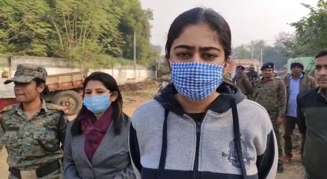 रोहतास: अवैध बालू के खिलाफ छापा, कई वाहन जब्त | 22Scope News sand12 22Scope News