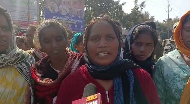 रांची: जमीन कारोबारी की हत्या के विरोध में प्रदर्शन, अश्वासन के बाद हटा जाम रांची: जमीन कारोबारी की हत्या के विरोध में प्रदर्शन, अश्वासन के बाद हटा जाम