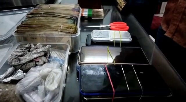 आरा में मादक पदार्थ की तस्करी, अंतरजिला गिरोह के छह गिरफ्तार आरा में मादक पदार्थ की तस्करी, अंतरजिला गिरोह के छह गिरफ्तार