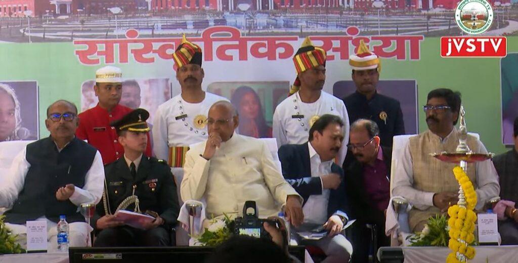 विनोद सिंह बने उत्कृष्ट विधायक, राज्यपाल ने किया सम्मानित विनोद सिंह बने उत्कृष्ट विधायक, राज्यपाल ने किया सम्मानित