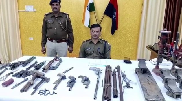 मुंगेर: 6 मिनी गन फैक्ट्री का उद्भेदन, कई सामान बरामद मुंगेर: 6 मिनी गन फैक्ट्री का उद्भेदन, कई सामान बरामद