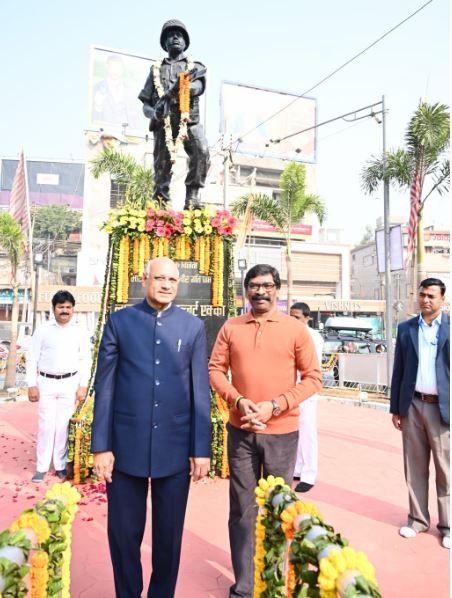 राज्यपाल रमेश बैस और सीएम हेमंत ने राजेंद्र प्रसाद एवं अल्बर्ट एक्का को दी श्रद्धांजलि 4 22Scope News albert ekka 22Scope News