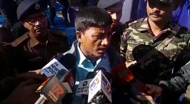 15 लाख का इनामी नक्सली अमन गंझू ने किया आत्मसमर्पण 15 लाख का इनामी नक्सली अमन गंझू ने किया आत्मसमर्पण
