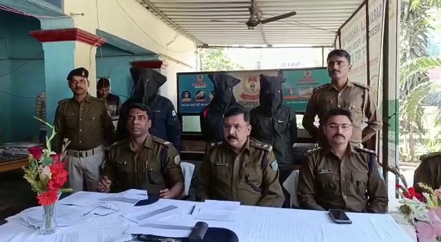सरायकेला: ब्राउन शुगर और लोडेड पिस्टल के साथ तीन अपराधी गिरफ्तार | 22Scope News arrest1 22Scope News