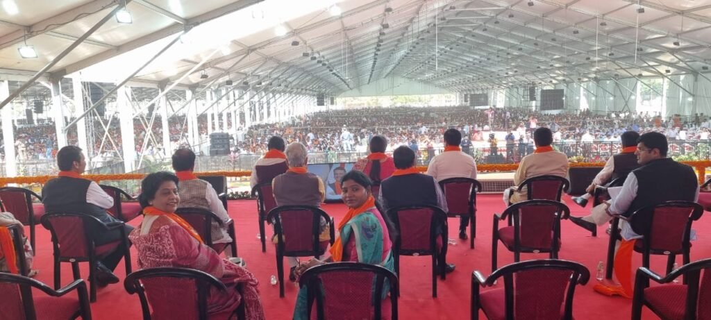 आशा लकड़ा ने साझा की गुजरात में शपथ ग्रहण समारोह की तस्वीर 2 22Scope News asha lakda 4 22Scope News