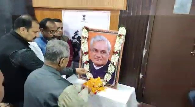 नीतीश की बिहार यात्रा पर नीरज बबलू का तंज, कहा- छपरा से करें शुरुआत