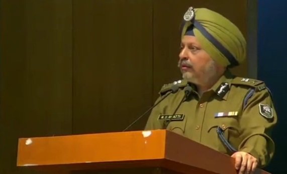 क्रिमिनल को दौड़ाओ उन्हें थका दो, नहीं तो वो आपको दौड़ाएंगे- बिहार डीजीपी | 22Scope News bihar dgp1 22Scope News