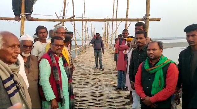 सहरसा में उद्घाटन के मौके पर ही चरचरा कर टूट गई चरही पुल 2 22Scope News charhi pool 22Scope News