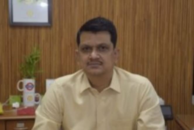 स्कूली बच्चों और शिक्षकों की स्थिति देख भड़के मुंगेर डीएम | 22Scope News dm munger 1 22Scope News