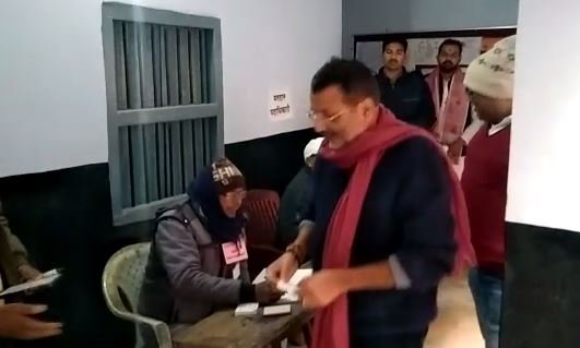 गोड्डा के भाजपा सांसद निशिकांत दुबे ने भागलपुर में डाला वोट 3 22Scope News nishikant 3 22Scope News