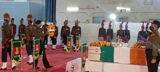 पटना: सिक्किम हादसे के मृतक जवानों का पहुंचा शव, डीजीपी सहित कई अधिकारियों ने दिया गार्ड ऑफ ऑनर 2 22Scope News shahid1 22Scope News