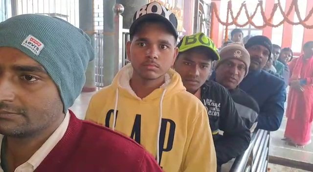 मुंगेर: नए साल पर चंडिका स्थान में उमड़ी श्रद्धालुओं की भीड़ मुंगेर: नए साल पर चंडिका स्थान में उमड़ी श्रद्धालुओं की भीड़