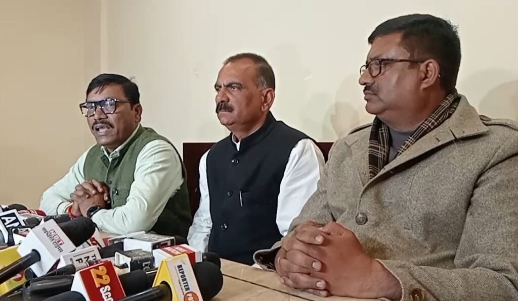 कांग्रेस में बगावत! आदिवासी को प्रदेश अध्यक्ष बनाने की मांग कांग्रेस में बगावत! आदिवासी को प्रदेश अध्यक्ष बनाने की मांग