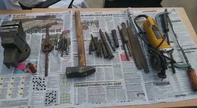 दानापुर मिनी गन फैक्ट्री का खुलासा, हथियार के साथ 4 गिरफ्तार दानापुर मिनी गन फैक्ट्री का खुलासा, हथियार के साथ 4 गिरफ्तार