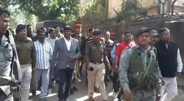 झारखंड : BJP विधायक ढुल्लू महतो को जेल, कोर्ट ने सरेंडर करने का दिया था आदेश- Jharkhand: BJP MLA Dhullu Mahato jailed, court orders to surrender