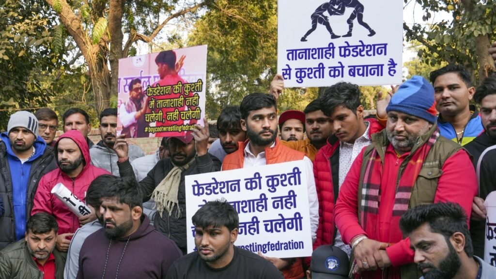 कुश्ती महासंघ और रेसलर्स के बीच दंगल नेता तलाश रहे अपना मंगल 3 kushti12